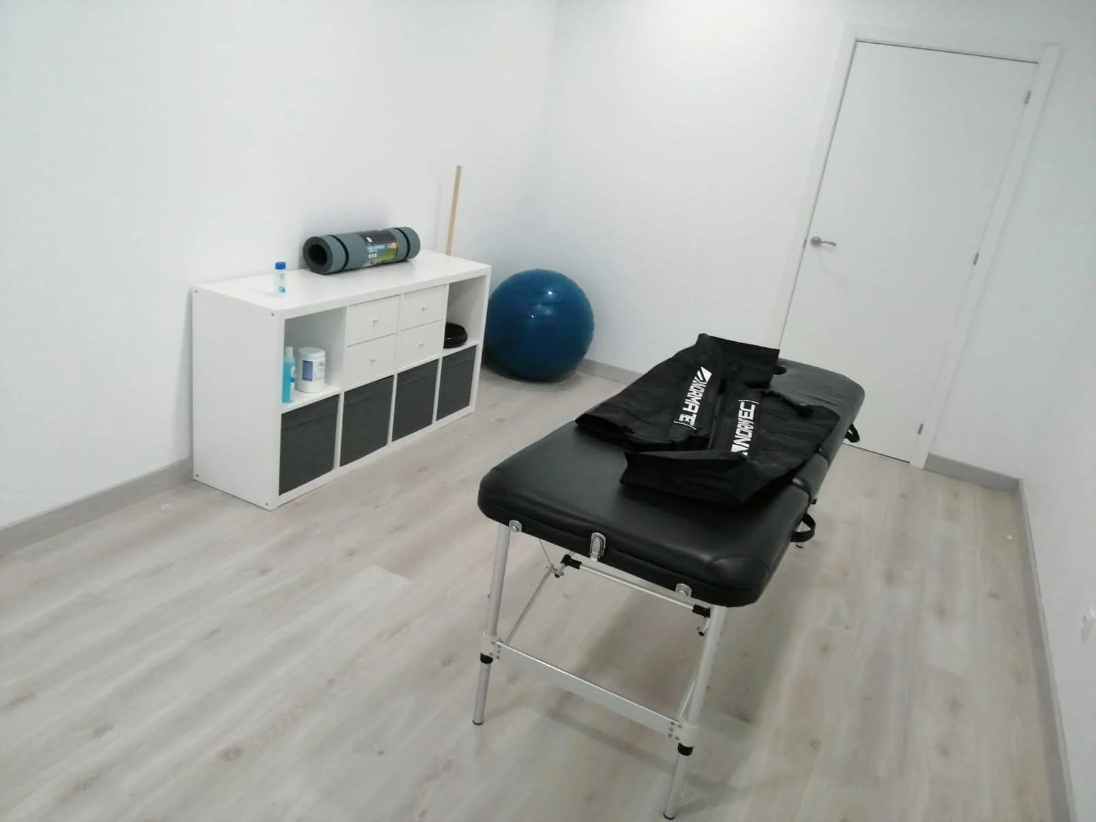Sala de readaptación deportiva, ejercicios y rehabilitación